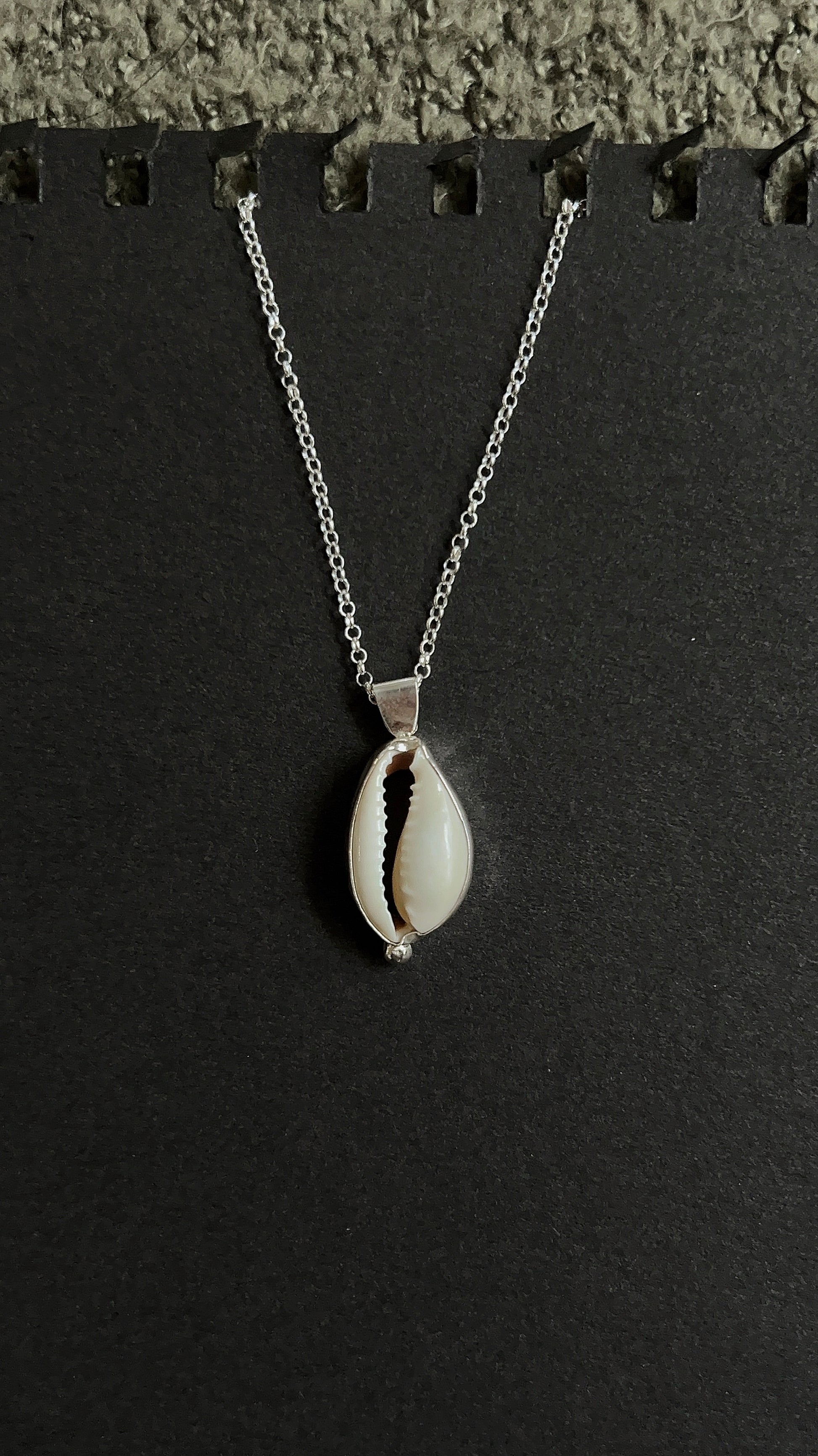 cowrie pendant necklace with accent detail