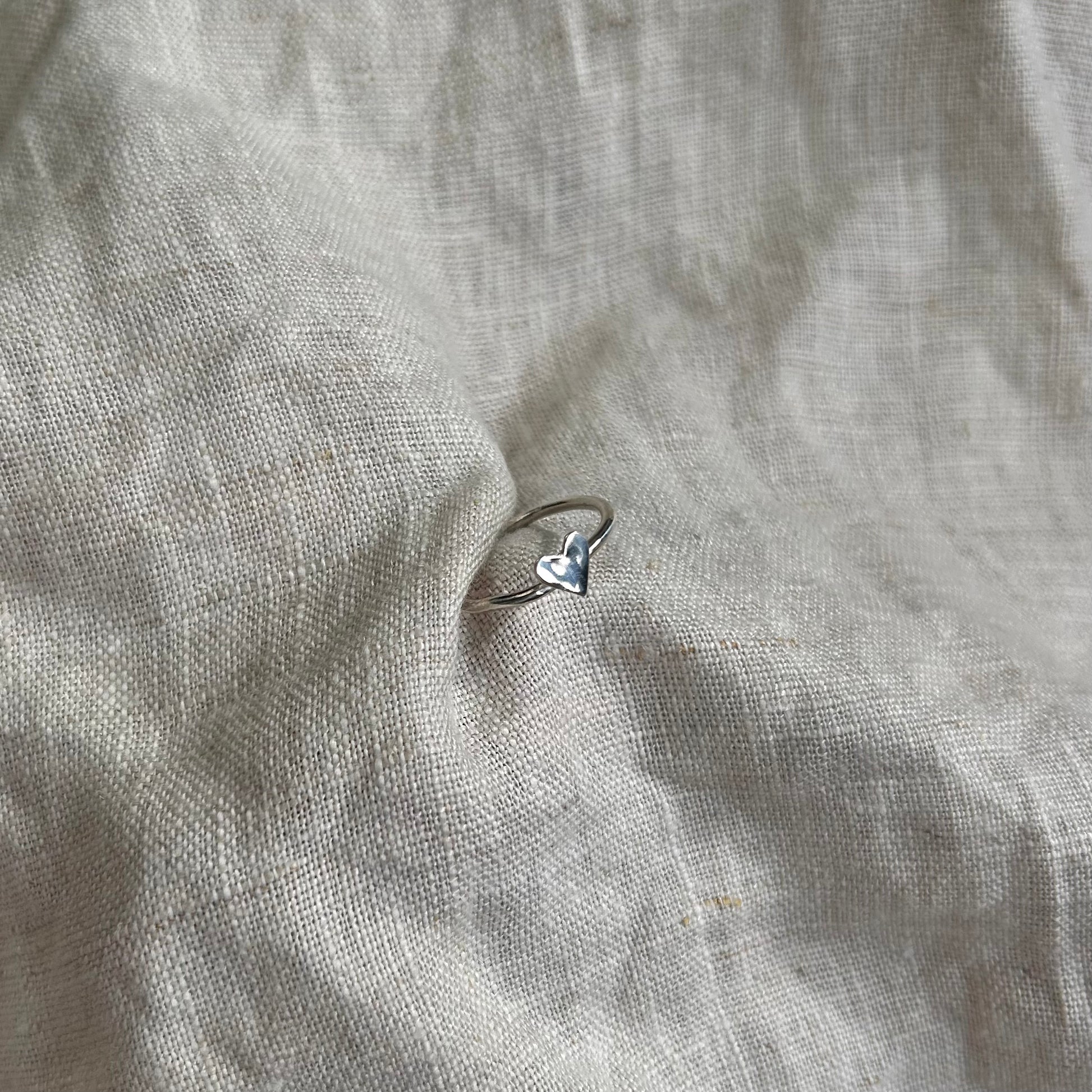 tiny heart ring (size customisable)