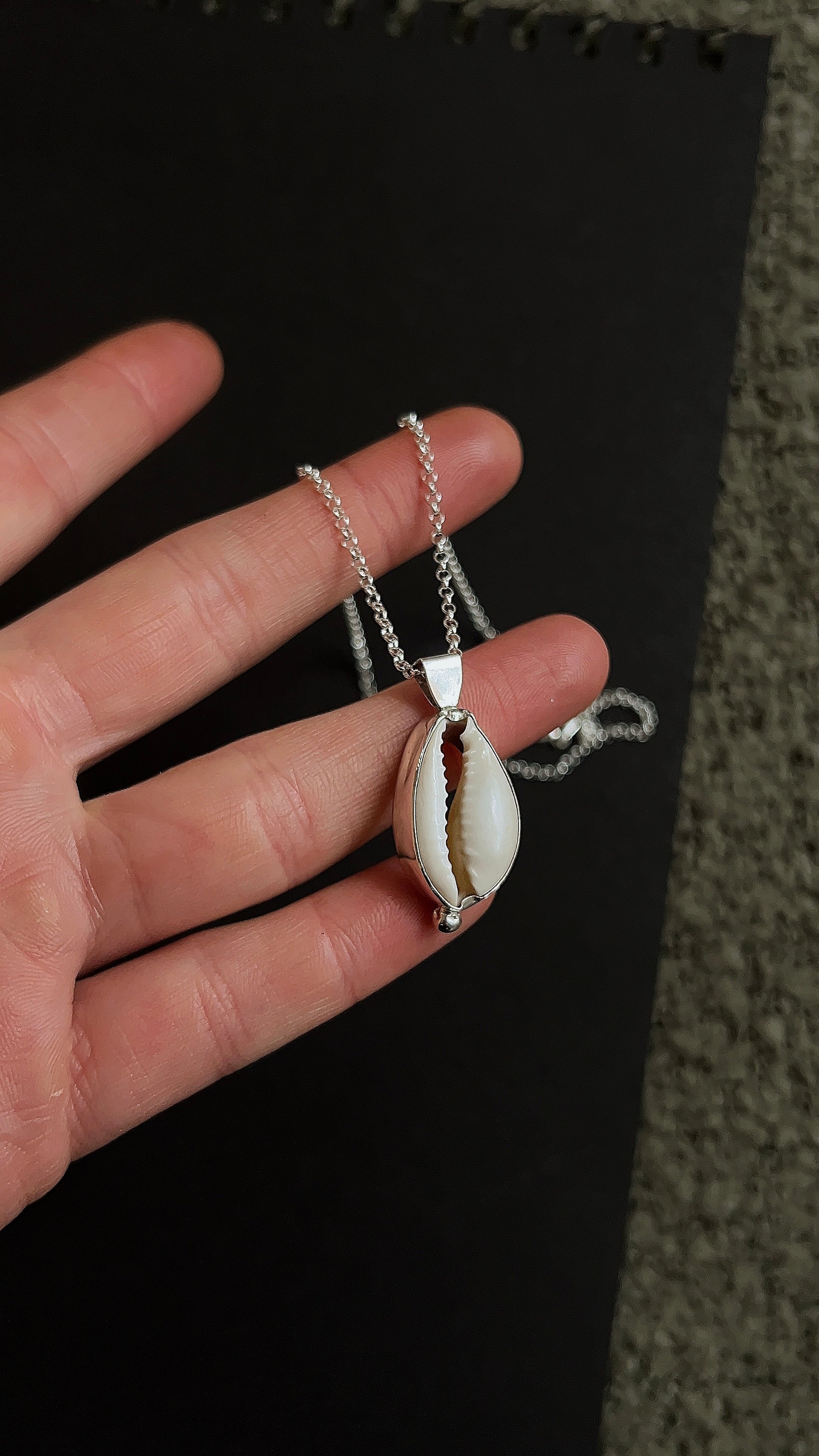 cowrie pendant necklace with accent detail