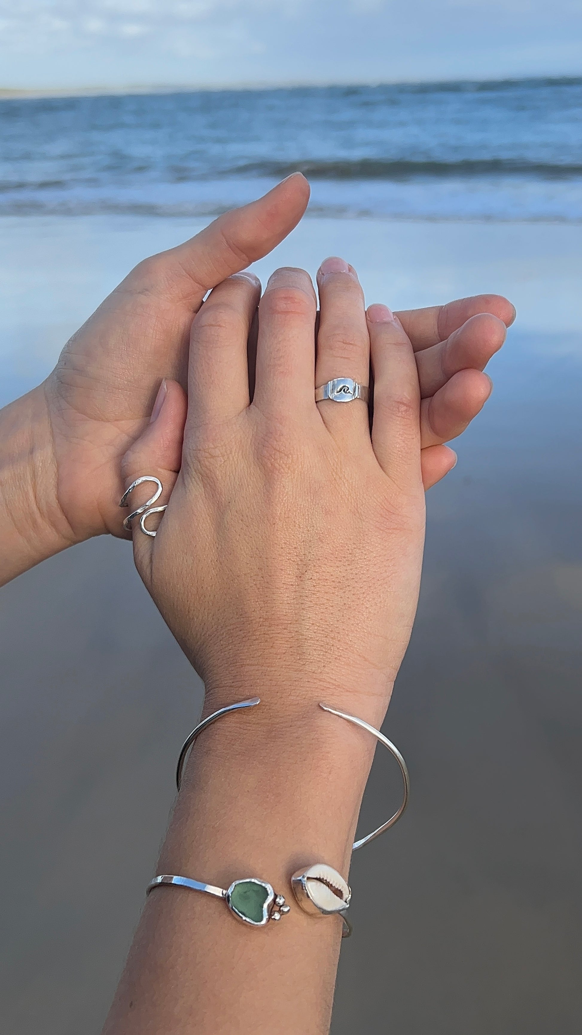 wave flow ring ~ hammered thick band size: P