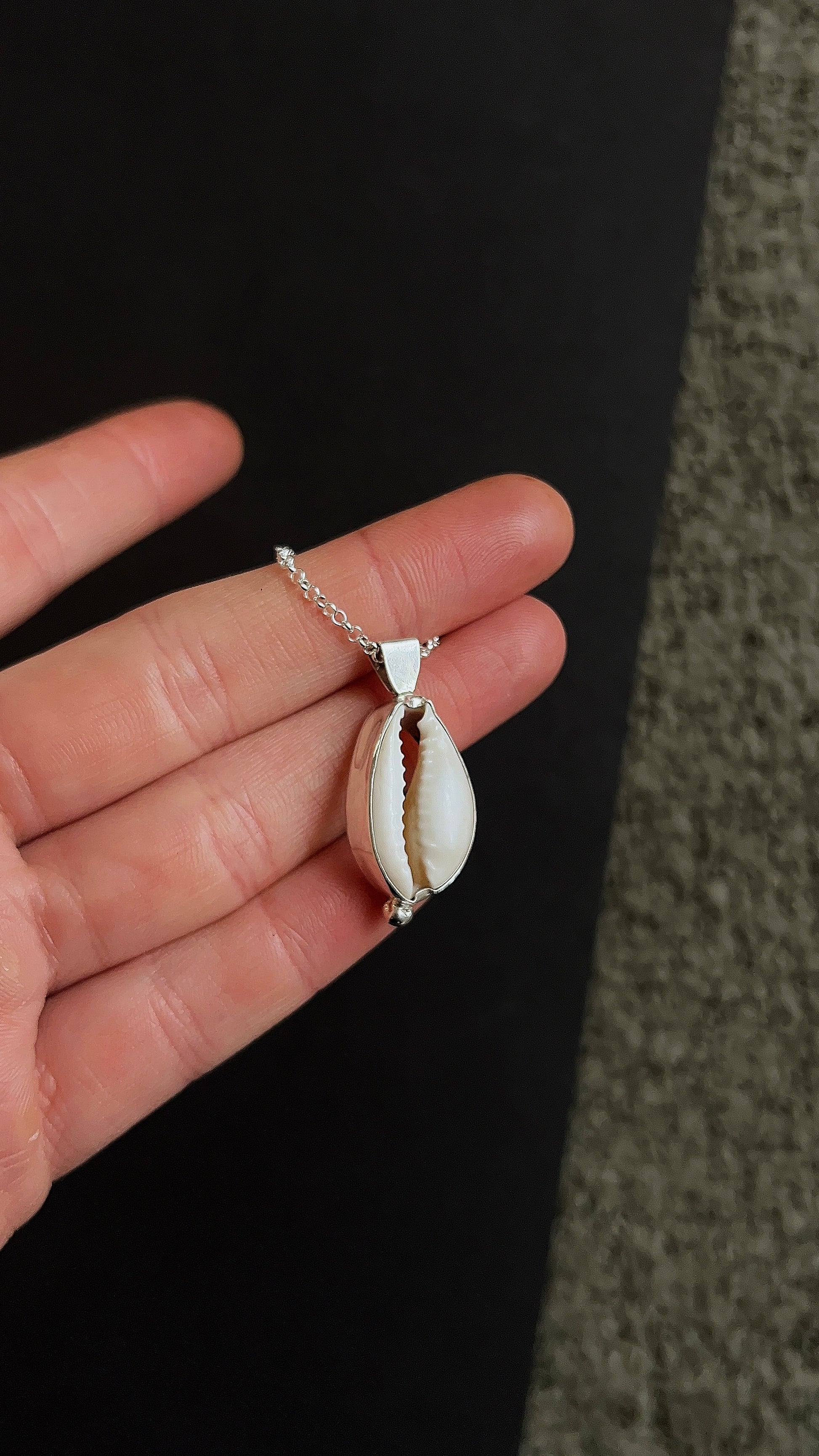 cowrie pendant necklace with accent detail