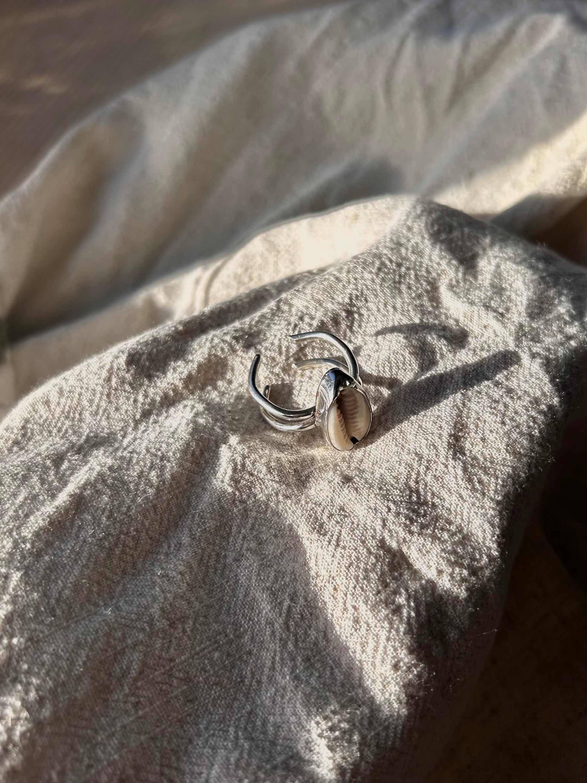 cowrie shell ring (size adjustable)