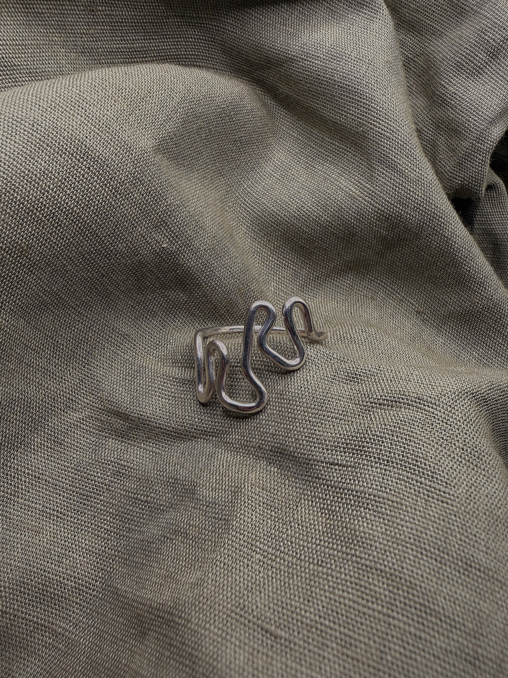 squiggle ring size O (US 7.5)