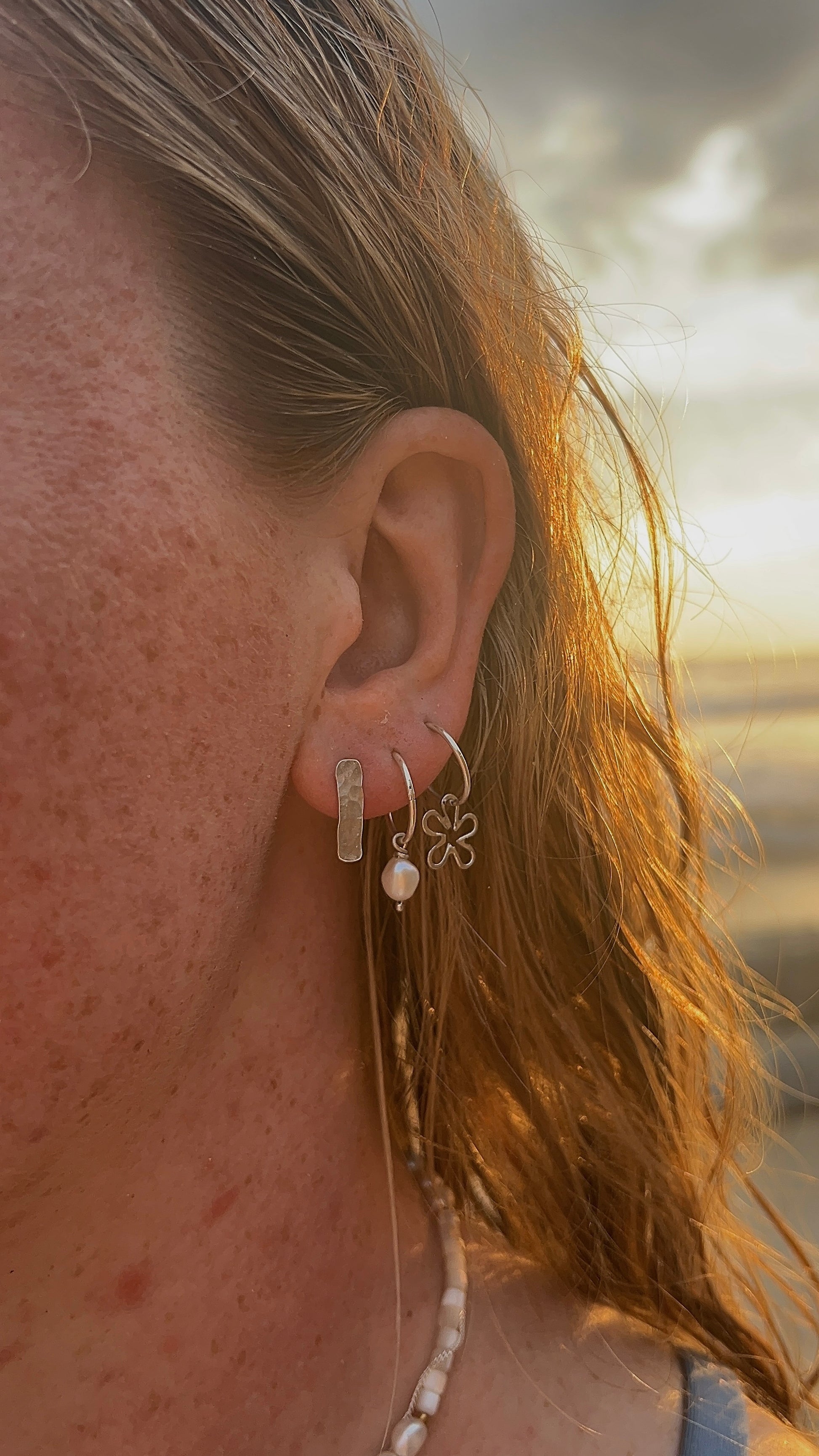 hammered bar stud
