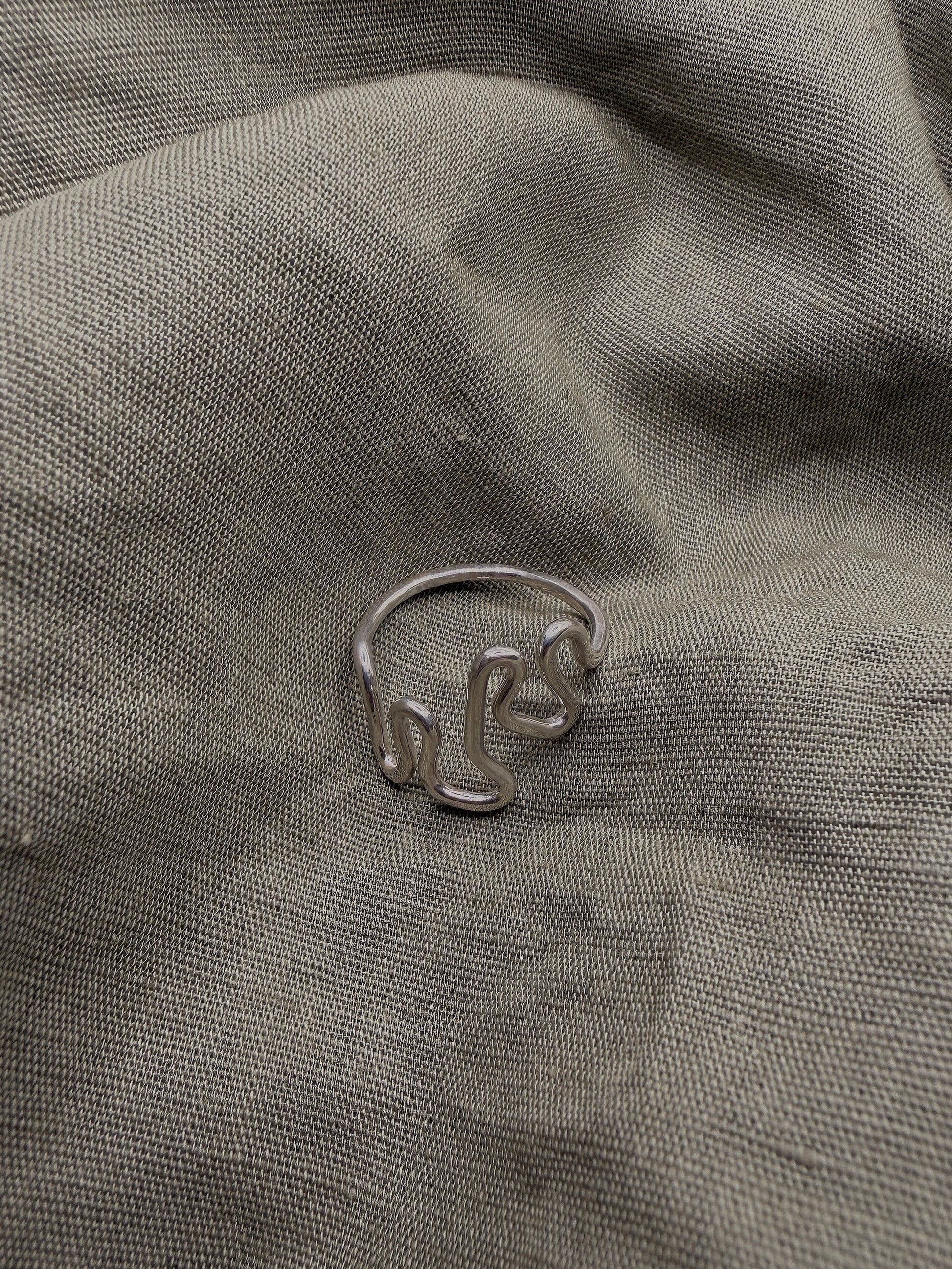 squiggle ring size O (US 7.5)