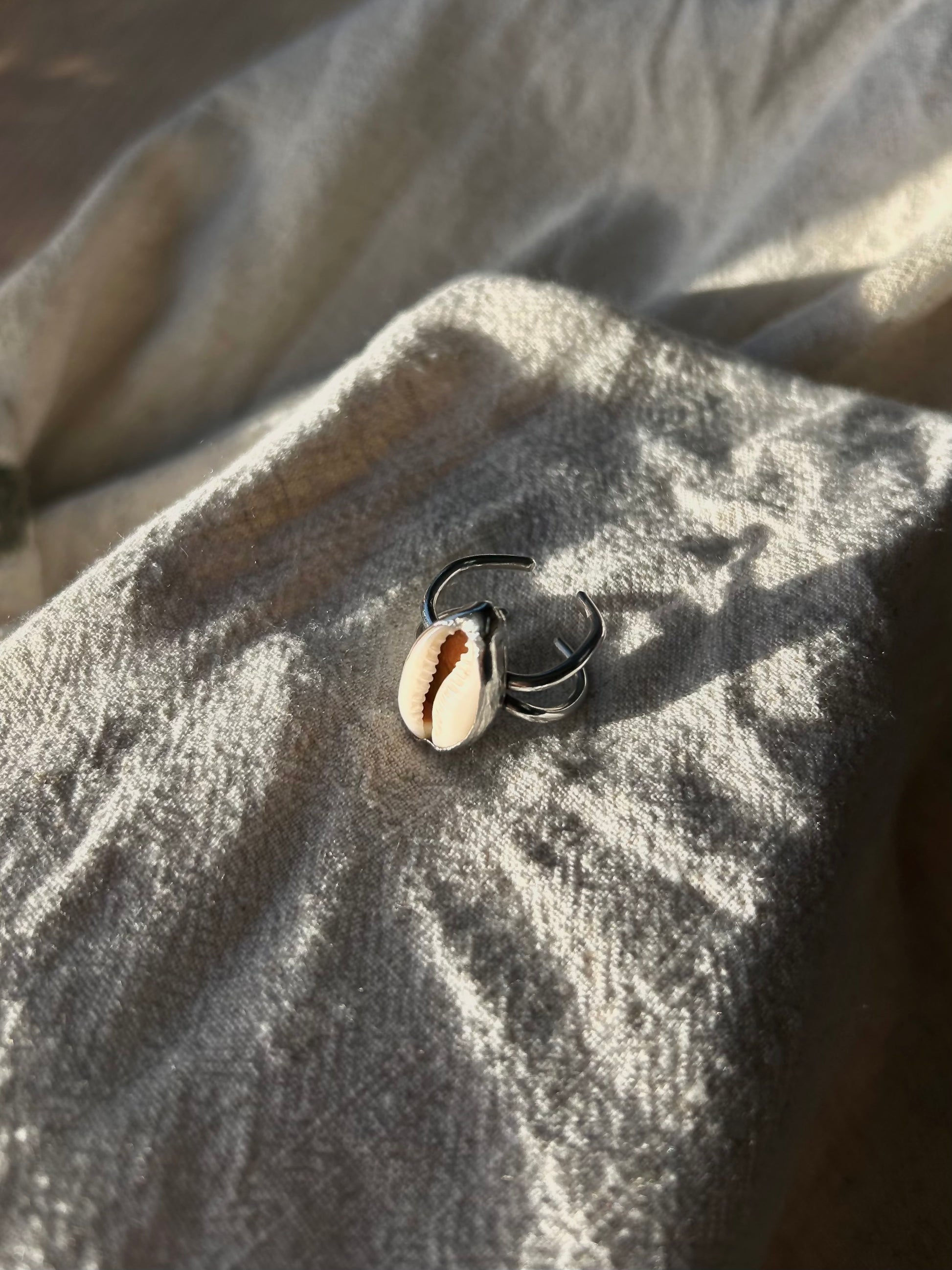 cowrie shell ring (size adjustable)